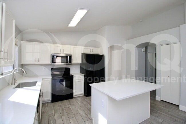 Building Photo - 208 W Jasper Dr