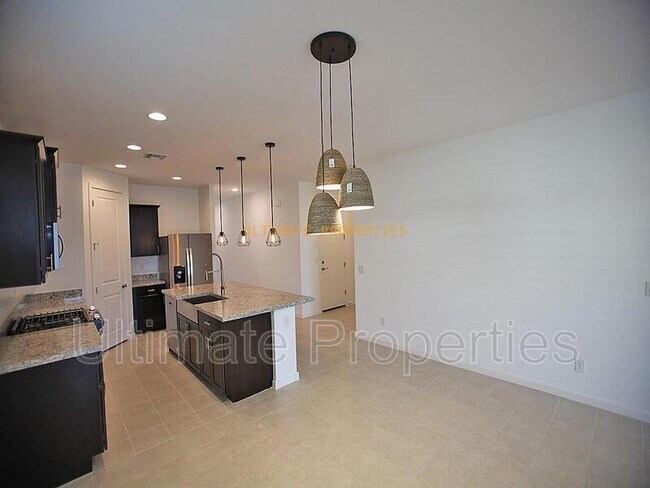 Building Photo - 12571 W Country Club Trail