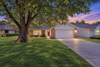 Building Photo - 9634 Magnolia Ridge Dr