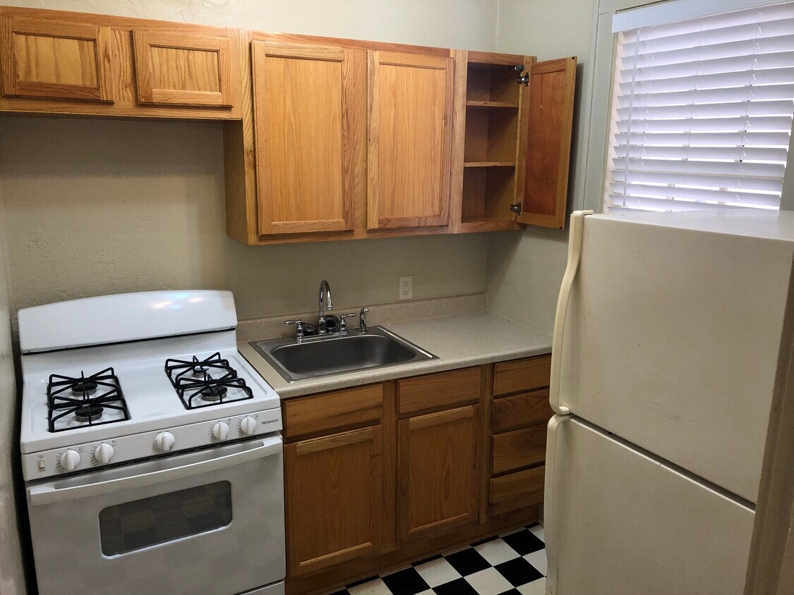 Primary Photo - 209 E 8th St
