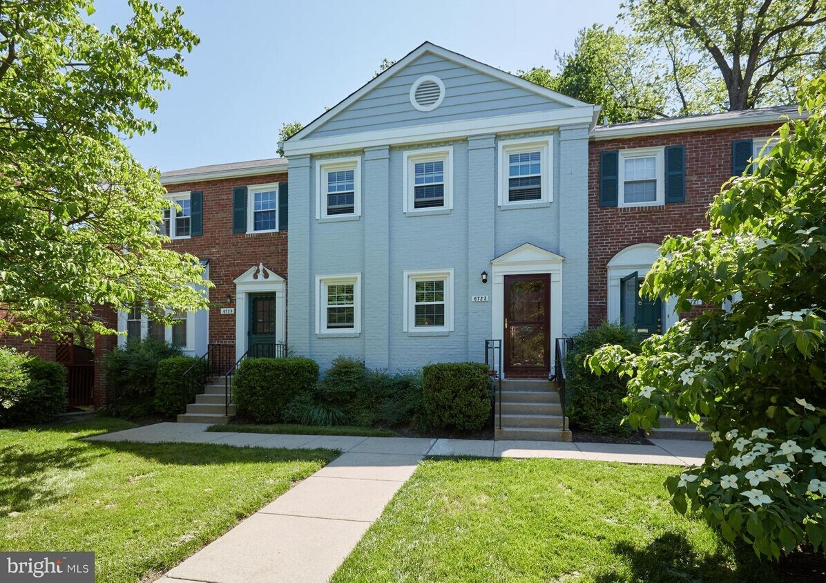 Foto principal - 6723 Kenwood Forest Ln