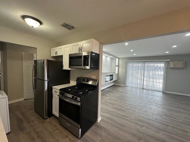 Foto del edificio - 18W155 63rd St