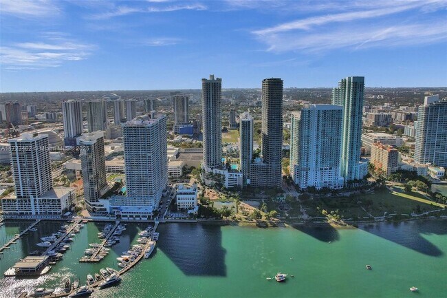 Foto del edificio - 1750 N Bayshore Dr