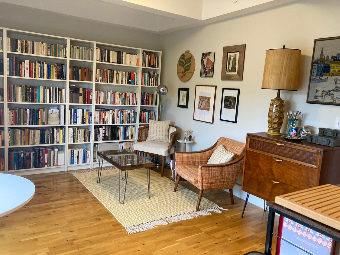 Primary Photo - 126 Charles St