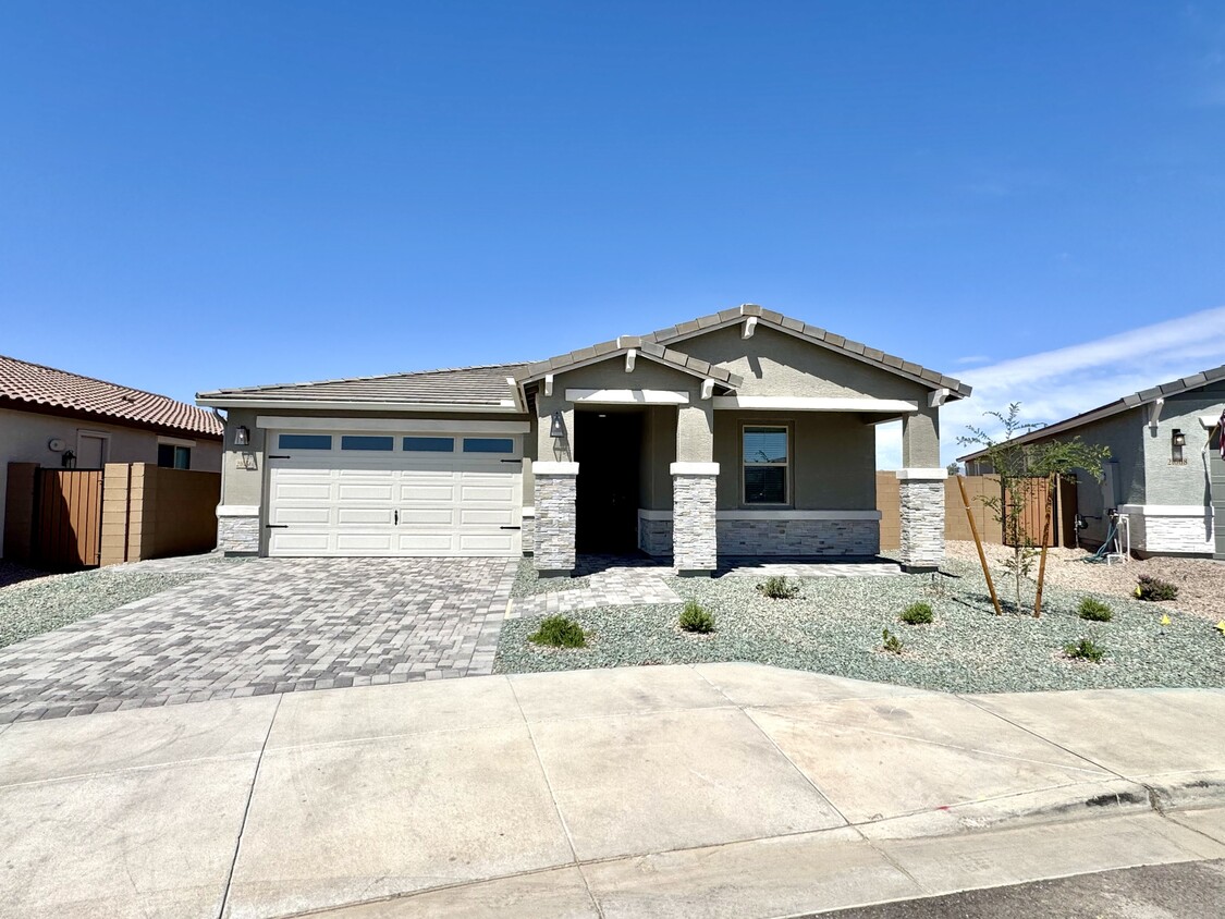 Foto principal - 21656 N Belt Dr