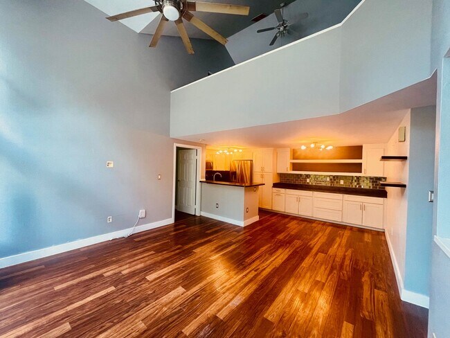 Foto del edificio - Partly Furnished 3-bedroom, 3-bath condo a...