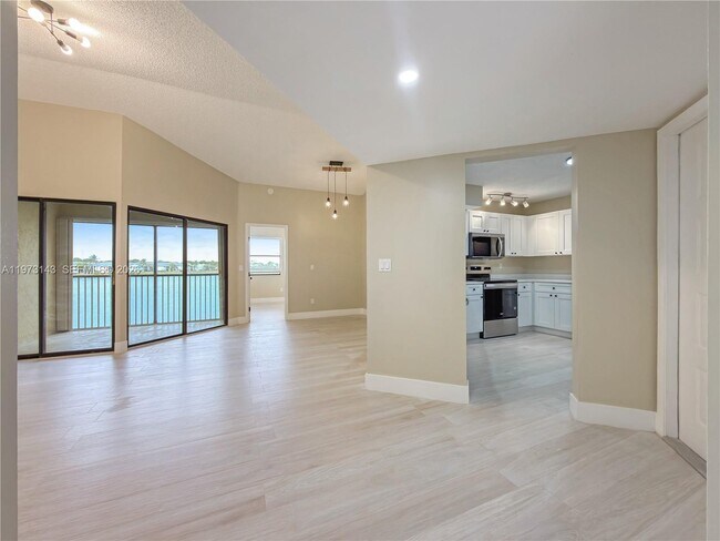 Building Photo - 929 Hamilton Dr