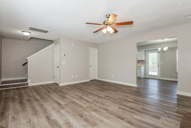 Building Photo - 10512 Wilson Glen Dr