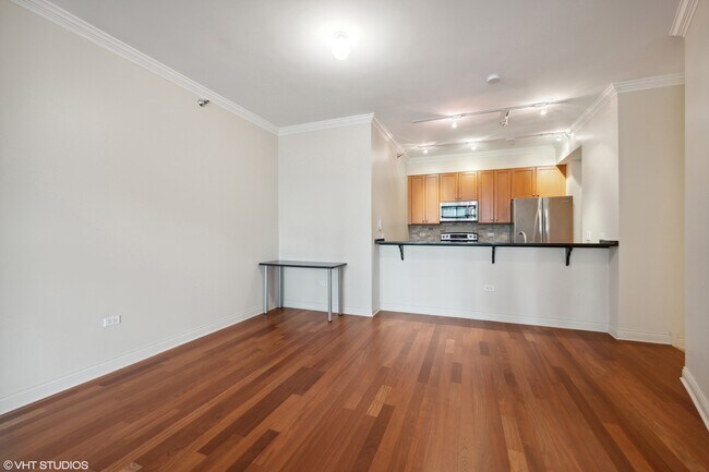 Building Photo - 1335 S Prairie Ave