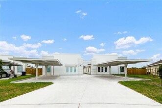 Building Photo - 29 Las Vistas Ln