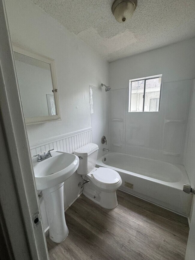 Foto del edificio - 2 Bedroom one bath