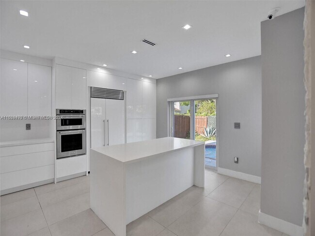 Building Photo - 14301 SW 130th Avenue, Miami, FL 33186