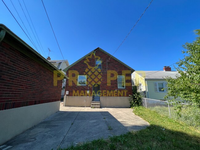 Building Photo - 3 bedroom 1 bathroom house for rent