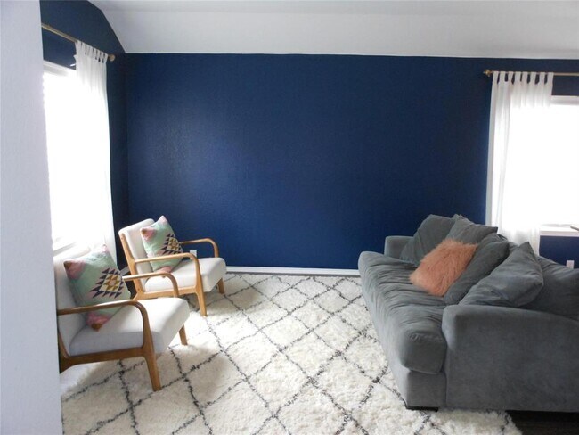 Building Photo - 1211 Periwinkle Dr