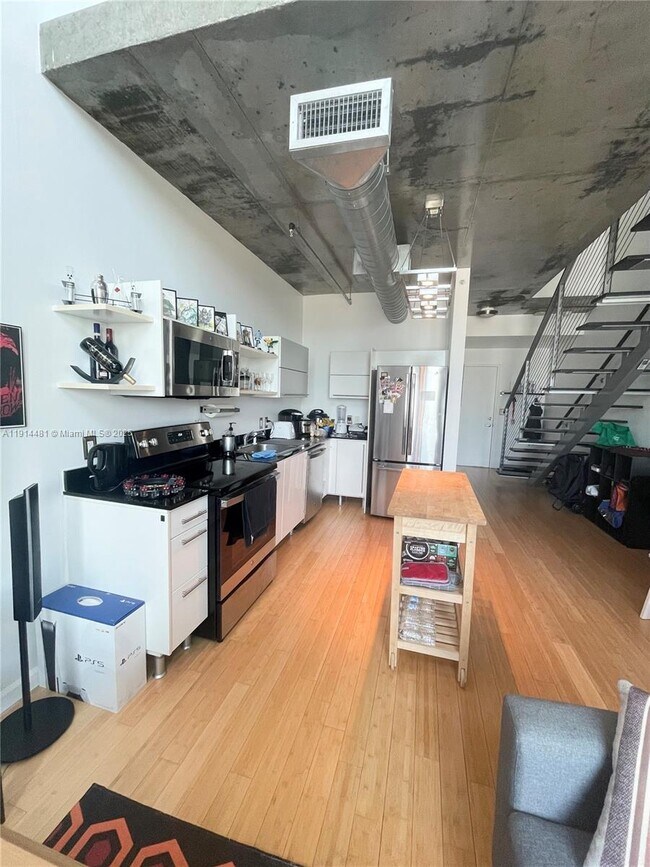 Foto del edificio - 690 SW 1st Ct