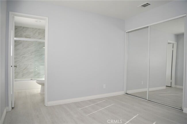 Building Photo - 2337 S Greenwood Pl