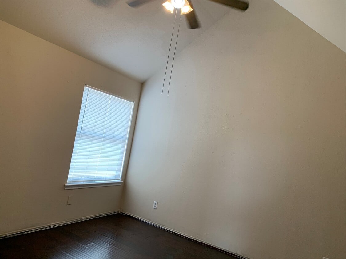 Building Photo - 14550 Fonmeadow Dr