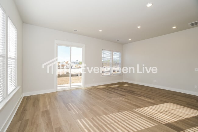 Building Photo - 127 Bloomsbury St