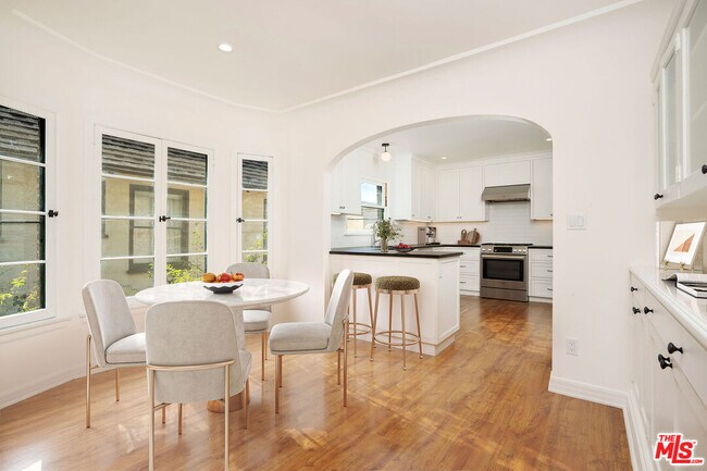 Foto del edificio - 135 N Orange Dr