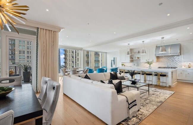 Foto del edificio - Exquisite Half-Floor Residence