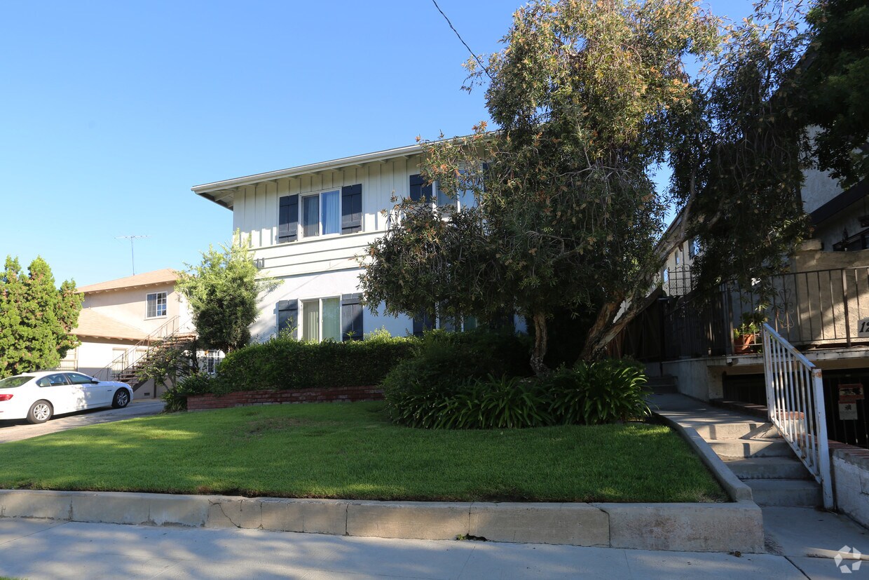 Building Photo - 1211 E Lexington Dr
