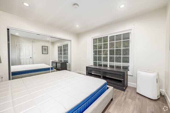 3 habitaciones, 1 baño - 700 pies cuadrados - Habitación principal - 859 N McCadden Pl