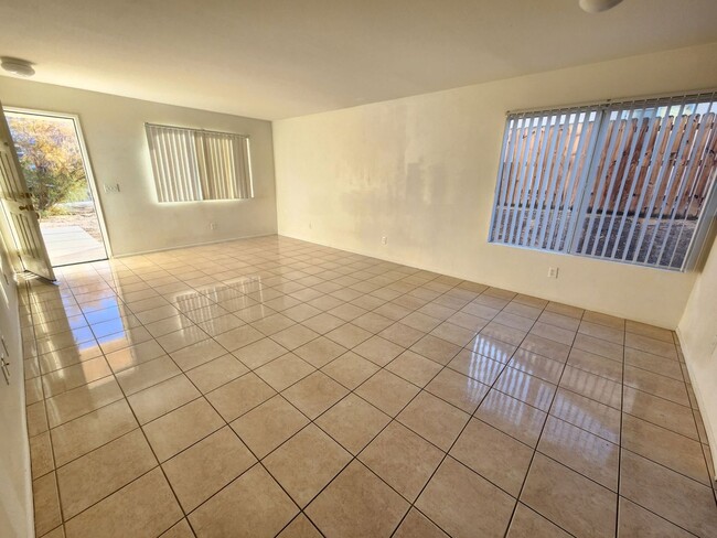 Building Photo - 71512 Sunflower Dr