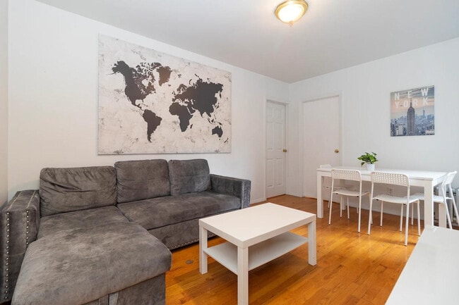 Foto del edificio - 317 E 93rd St