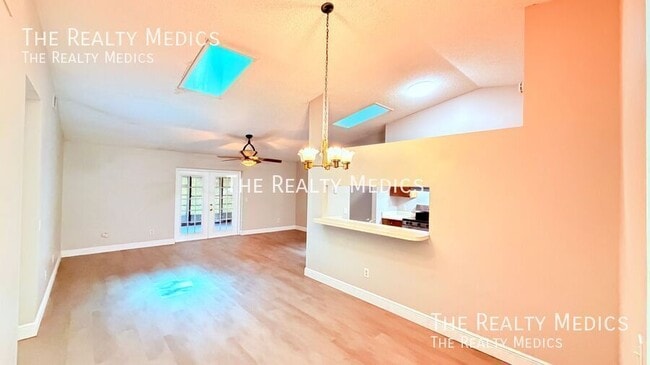 Building Photo - 124 Clear Lake Cir