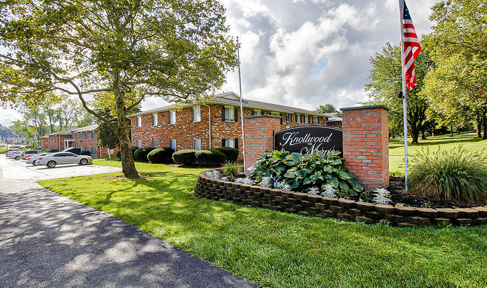 Primary Photo - Knollwood Manor Apartment Homes