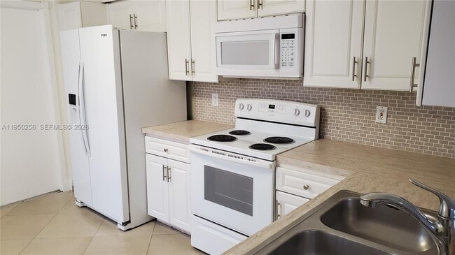 Building Photo - 1611 Sorrento Dr