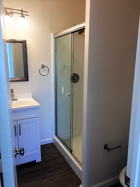 Walk in Shower - 933 26th St