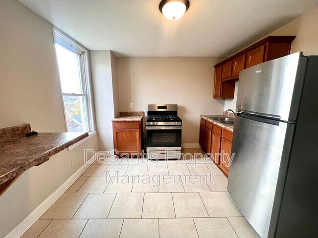 Foto del edificio - 1505 Fallowfield Ave