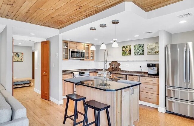 Kitchen - 60 Longwood Ave