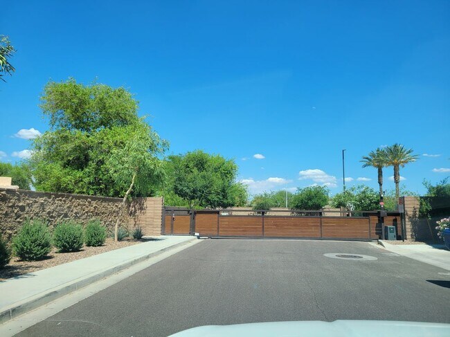 Foto del edificio - 2754 S Apache Dr