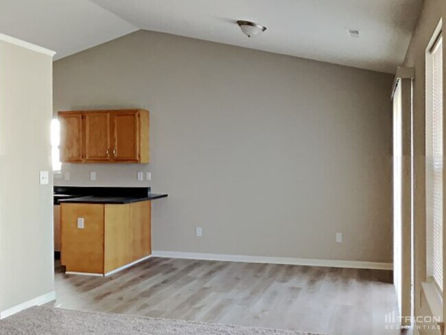 Foto del edificio - 2220 Lakecrest Dr