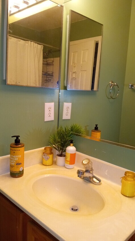 Primary Photo - 209 Pinecove Ave