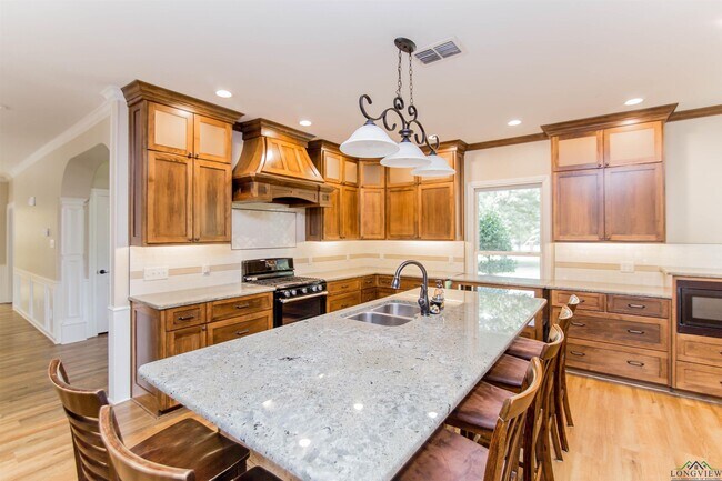 Building Photo - 315 Deer Run