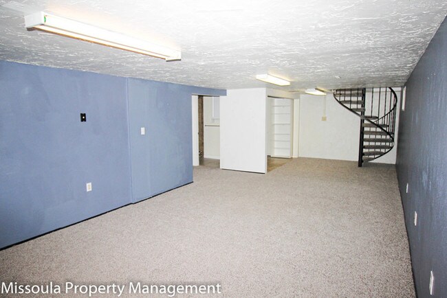 Building Photo - 310 South Ave E