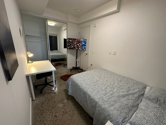 Photo du bâtiment - Deluxe Room - River Street & Queen Street East