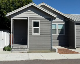 Building Photo - 1031 4th Ave W