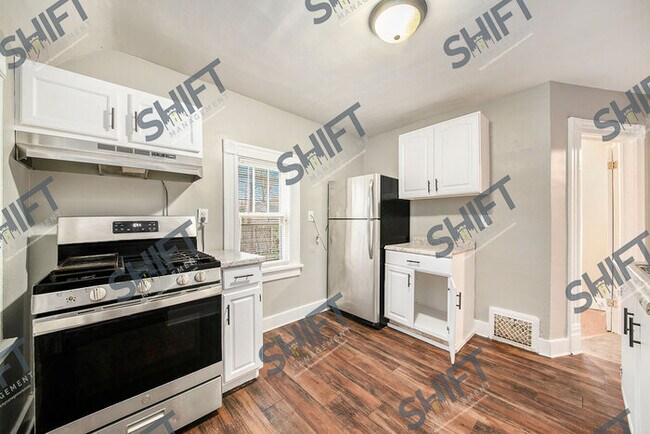Building Photo - 811 Clancy #2 - Renovated 3 bedroom