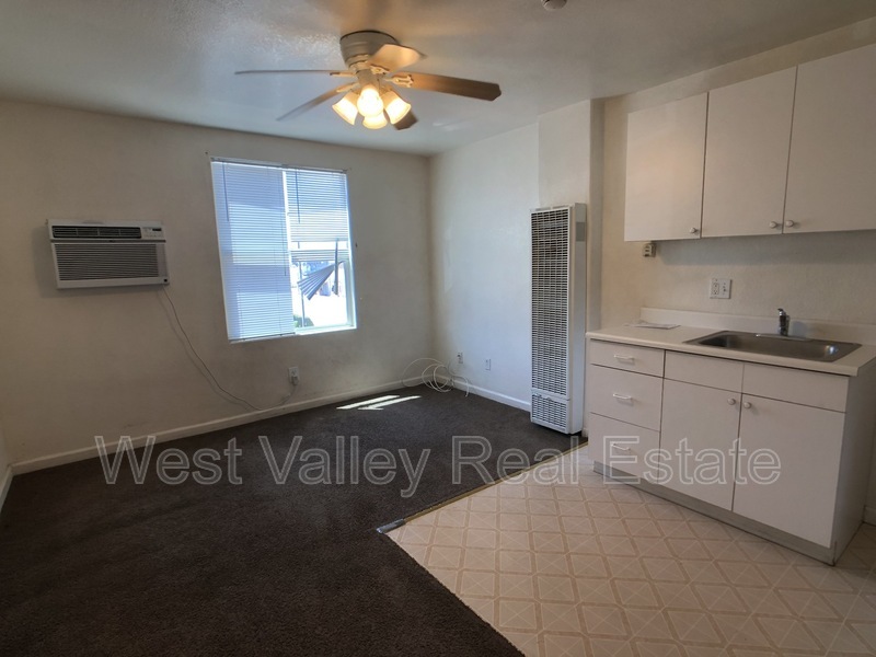 Primary Photo - 218 4th St