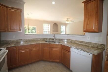 Foto del edificio - 3082 Brockenhurst Dr