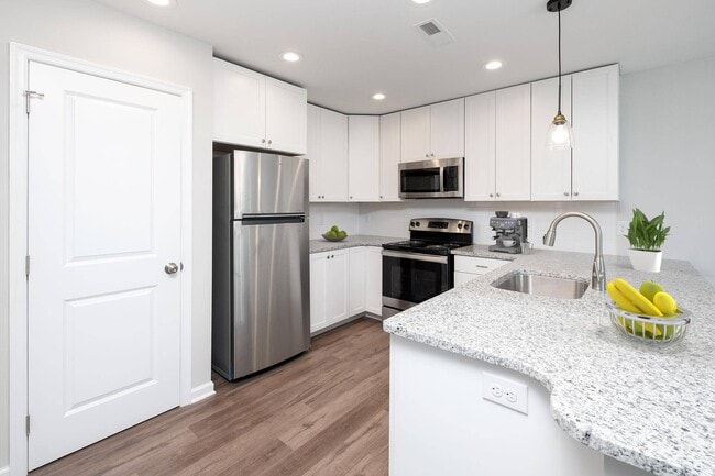 Foto del edificio - 2740 Village Dr