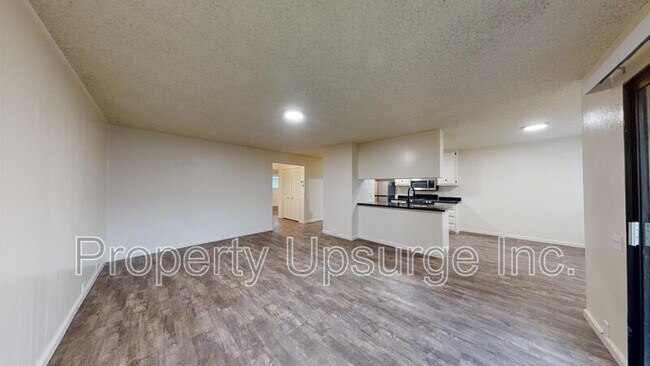 Foto del edificio - 905 Lakeside Dr