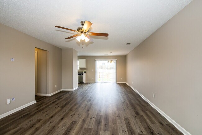 Foto del edificio - 913 River Trail Rd