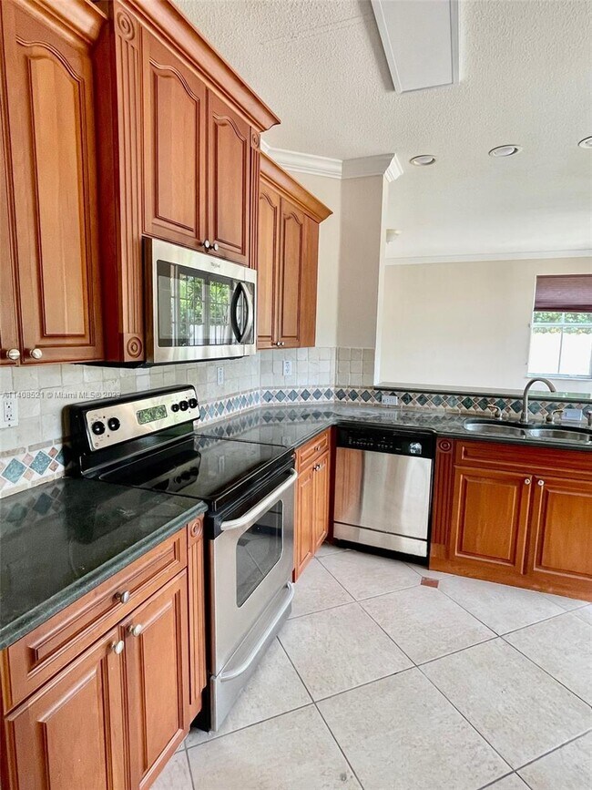 Building Photo - 8230 SW 164th Ct