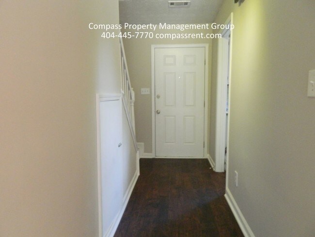 Building Photo - Alpharetta Townhome with Two Master Suites