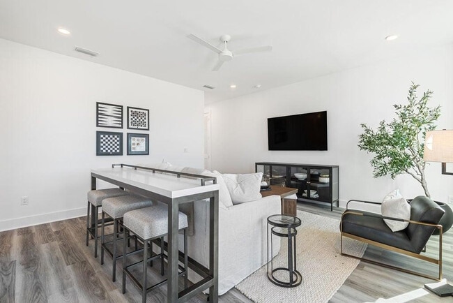 Building Photo - 24 Annabella St